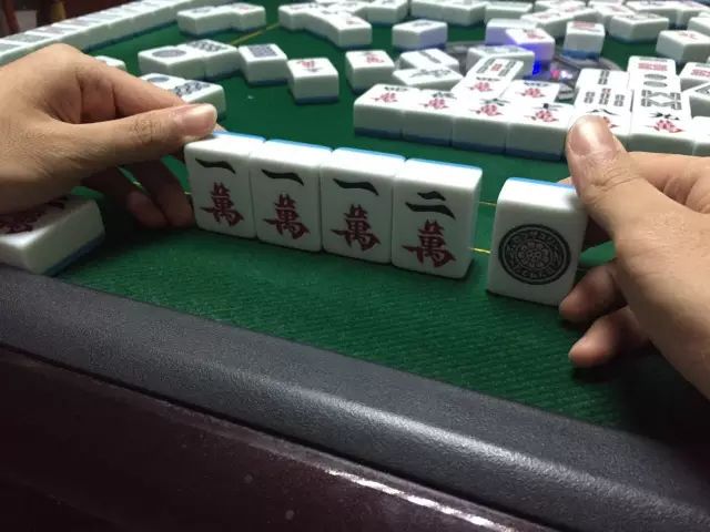 我来教教大家“雀神广东麻将到底有没有挂是-哔哩哔哩 
