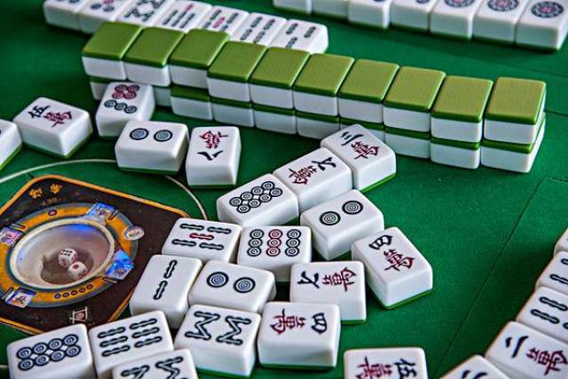 我来教教大家“手机麻将可以开挂吗!其实确实有挂