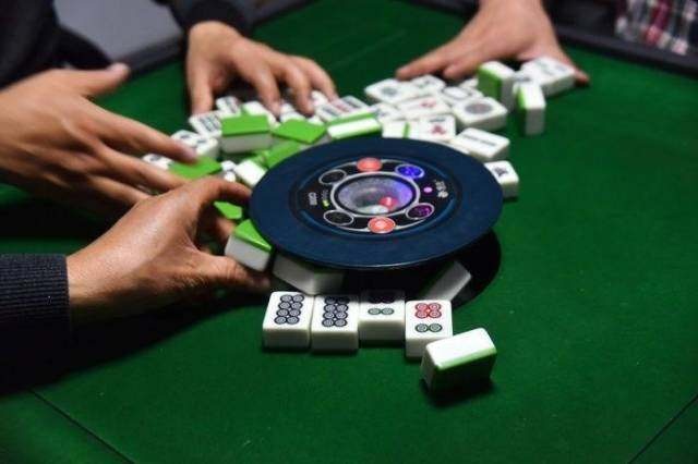终于懂了！打两圈麻将确实真的有挂(能控制输赢吗)