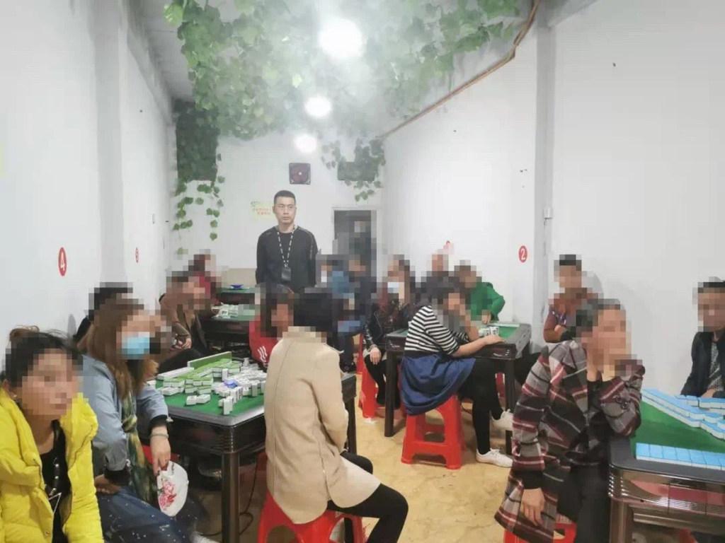 开心十三张辅助器(揭秘手机上胡牌技巧)